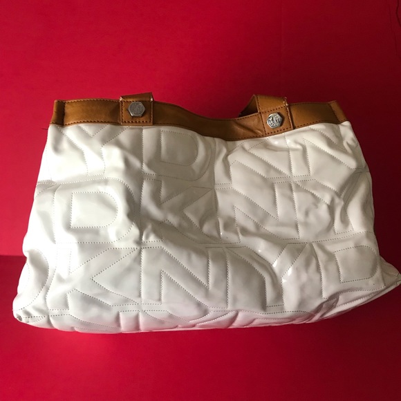 Large DKNY - Picture 2 of 8